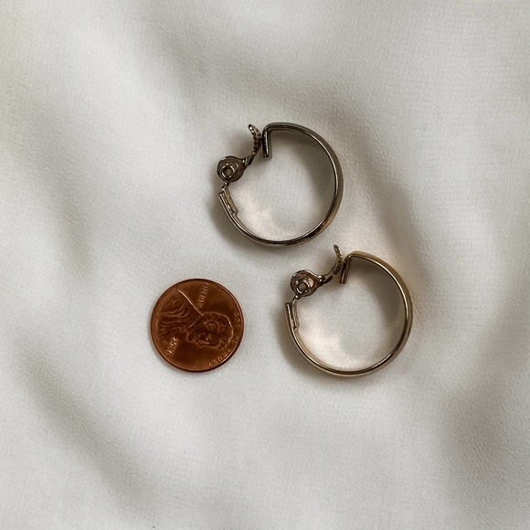 VTG Gold Classic Medium Hoop Clip Earrings - Picture 6 of 6